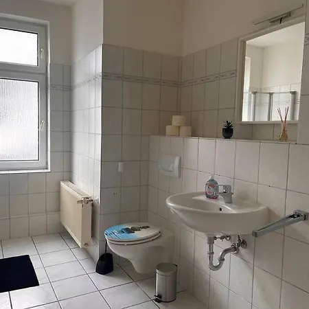 Apartment Magdeburg-sudenburg: 3 Schlafzimmer, Kueche, Bad & Balkon Magdeburg