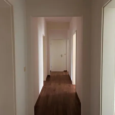Ferienwohnung Magdeburg-sudenburg: 3 Schlafzimmer, Kueche, Bad & Balkon Apartment