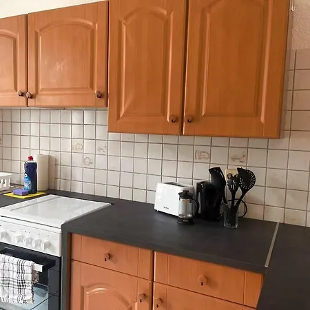 Ferienwohnung Magdeburg-sudenburg: 3 Schlafzimmer, Kueche, Bad & Balkon Apartment *